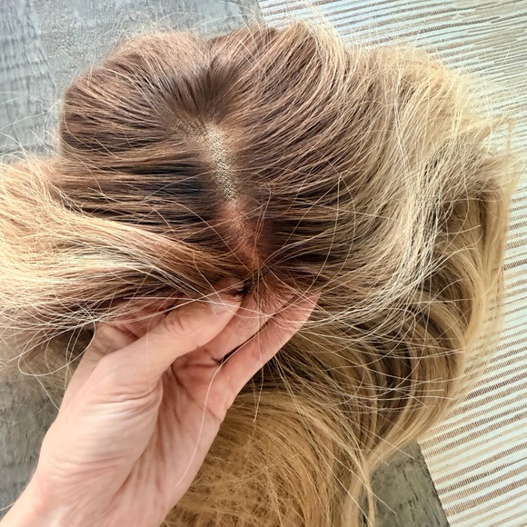 Hairalicious Extra Thin Hairline Khloe Kardashian Balayage Neutral Rooted Blonde - Picture 9 of 17